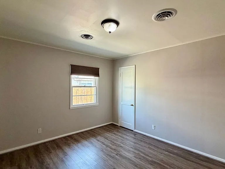 1210 Potter Ave — Photo 10