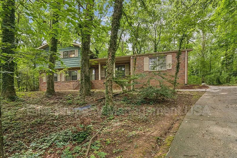 3 bed, 2.0 bath, 1517 sqft, $1,740 — Photo 2