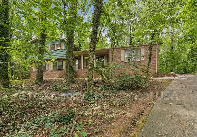 2600 Lantern Ln — Photo 2