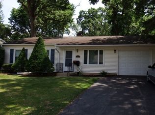 3 E Pine St, Streamwood, IL 60107