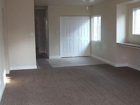 2nd image of 912 N Thorne Ave