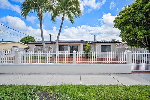 10320 SW 38th Ter Photo 1