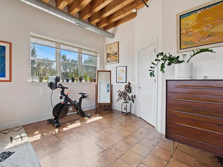2310 W Nelson St #301 — Photo 11