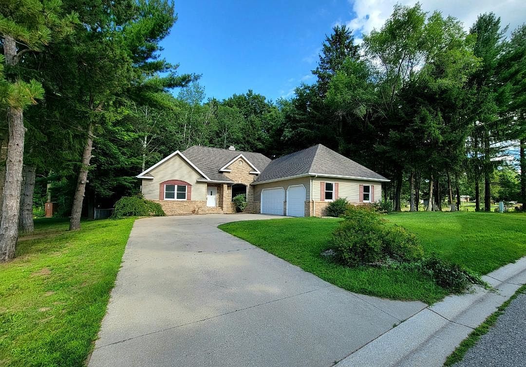 732 Blossomwood Dr, Clare, MI 48617 MLS 50114094 Zillow