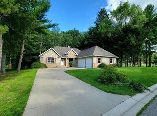 732 Blossomwood Dr, Clare, MI 48617
