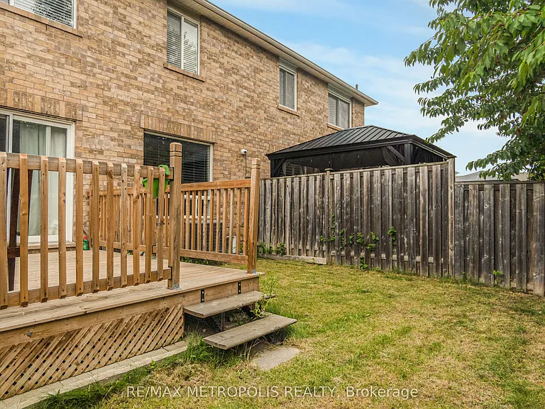 2420 Baintree Cres — Photo 37