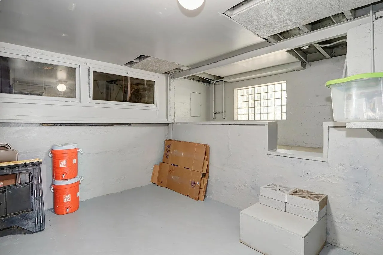 2 bed, 1000 sqft, $1,700 — Photo 3