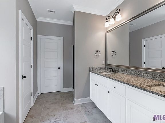 4th image of 10364 Belle Isle Ln