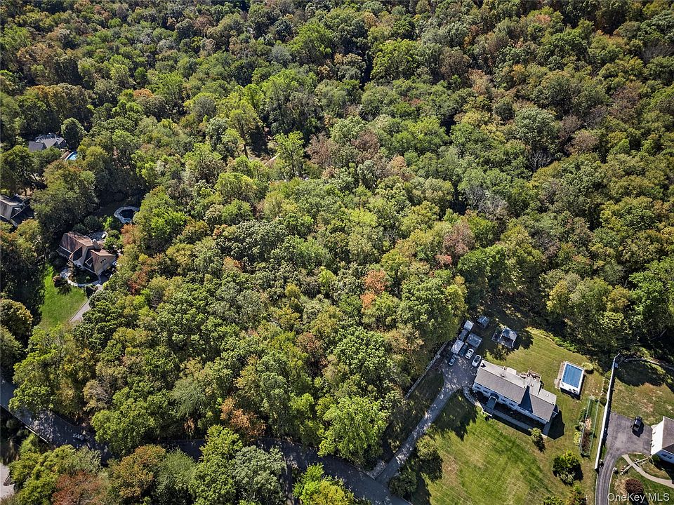 2nd image of 56 Rebecca Ln