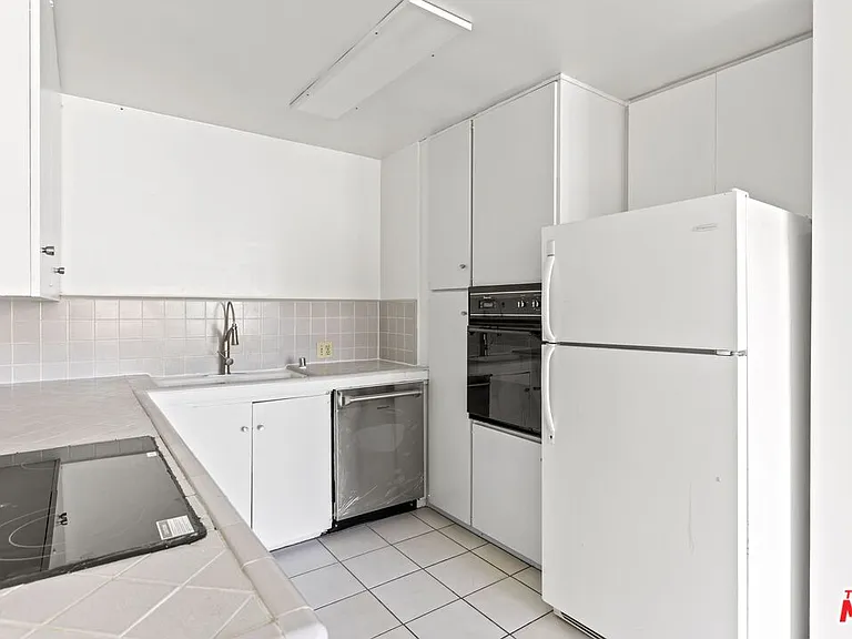 1233 Barry Ave #201 — Photo 10