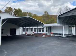 61 Dresden Ln, Elkview, WV 25071