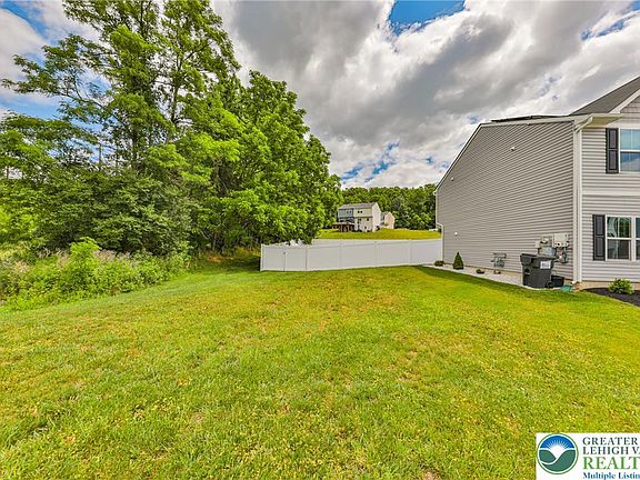 3rd image of 543 Delta Rd