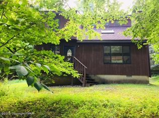 130 Saint Moritz Ct, Henryville, PA 18332