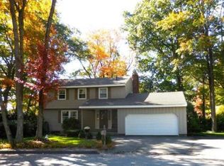 58 Pillings Pond Rd, Lynnfield, MA 01940