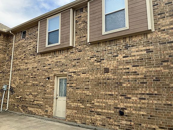 2nd image of 2616 Blackstone Dr