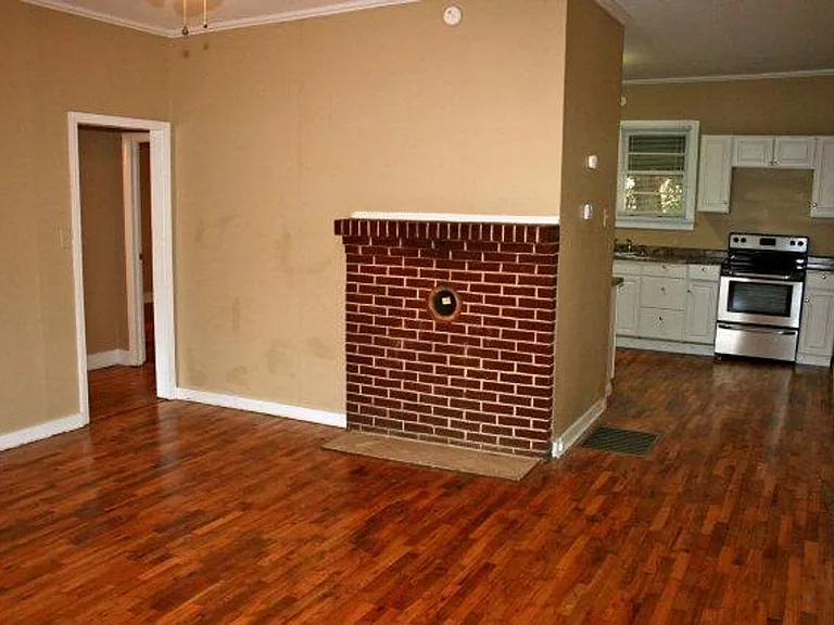 472 Whitehall Rd — Photo 6