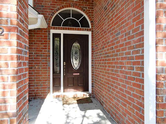 2nd image of 3882 Sunny Manor Cir