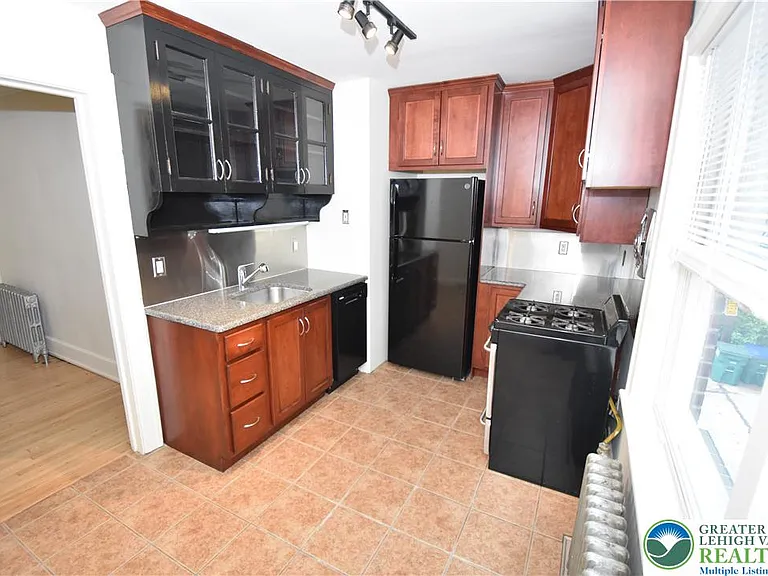 4 Bennett Ct — Photo 3