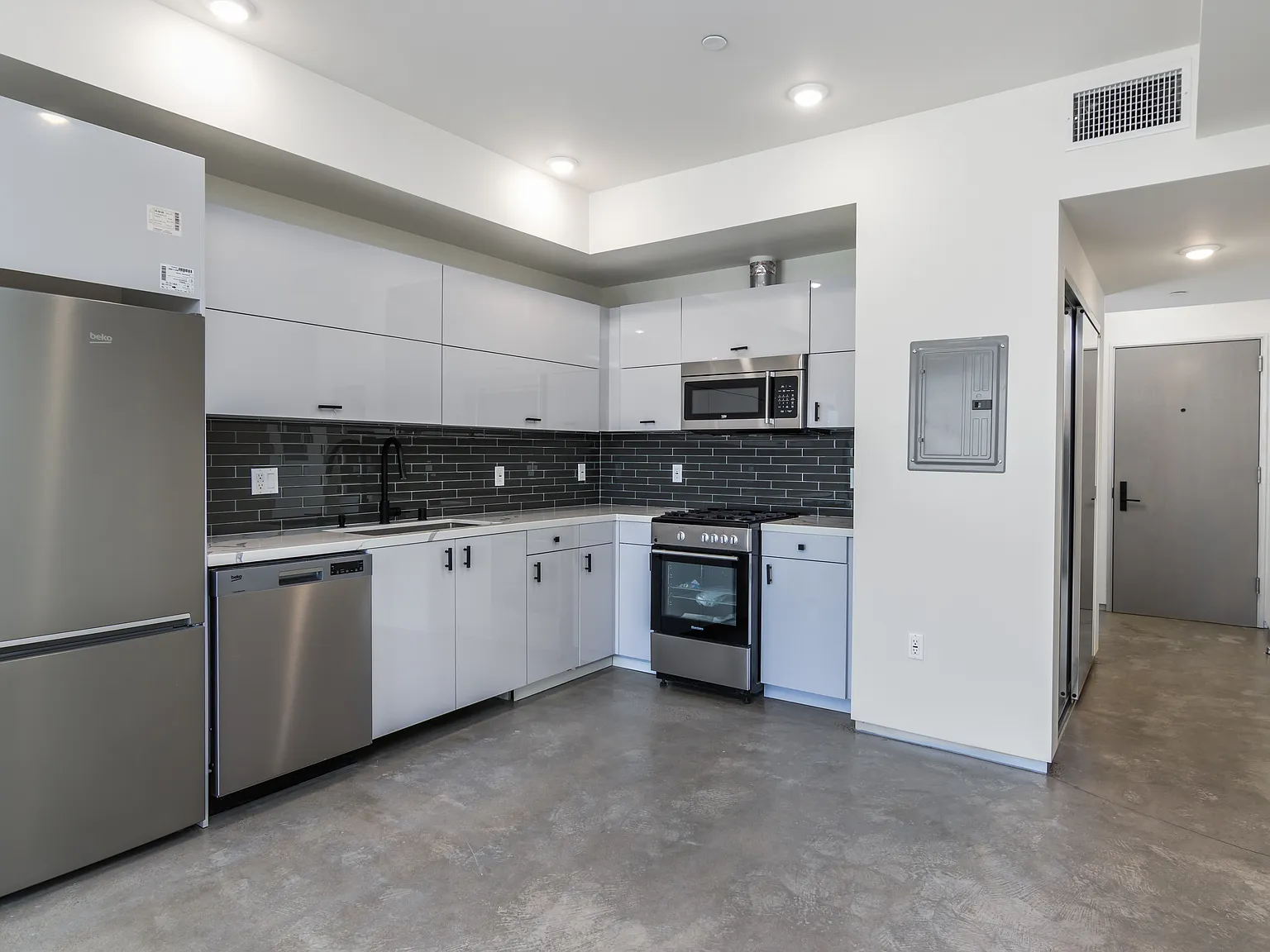 11588 W Pico Blvd — Photo 2