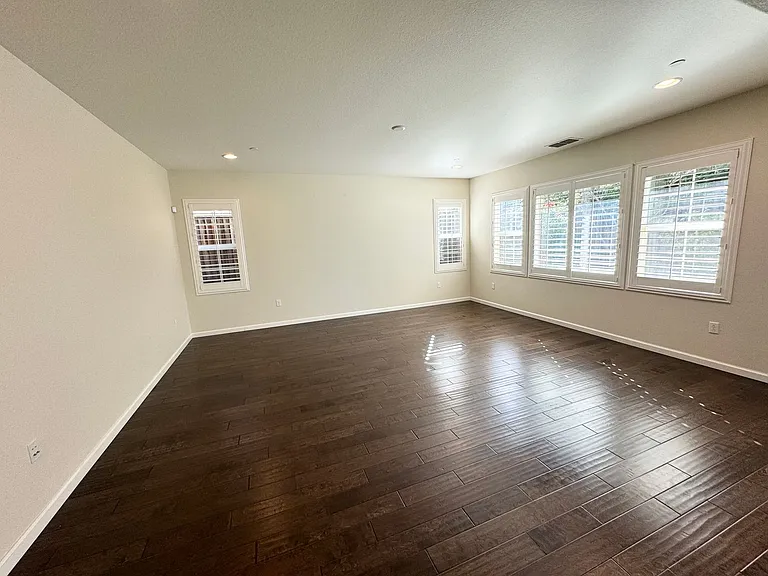 3508 Corsica Ct — Photo 2