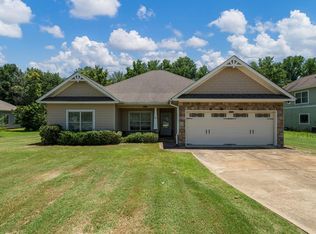 48 Winter Hawk Dr, Fort Mitchell, AL 36856