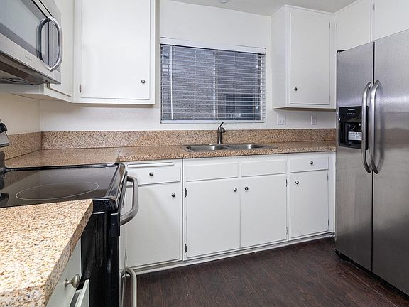 4th image of 1518 E 3rd St #1X1