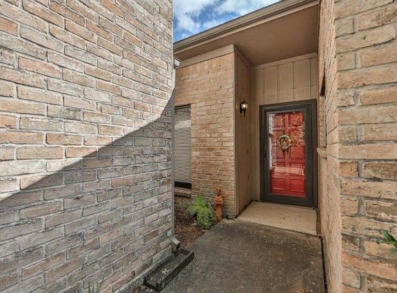 2nd image of 15854 Seven Springs Dr