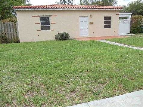 1st image of 940 NE 140th St