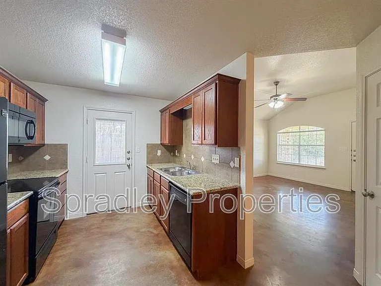 112B Andy Ln — Photo 3