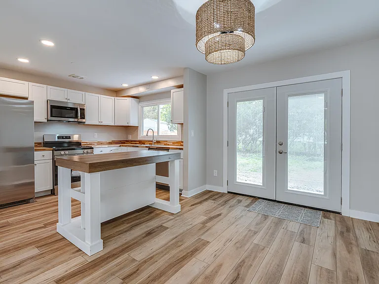 1334 Miller Ave — Photo 10
