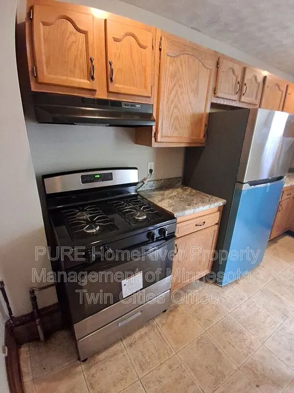 6 bed, 2.0 bath, 1854 sqft, $2,599 — Photo 1