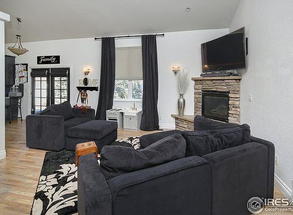 2nd image of 3210 Laguna Ct