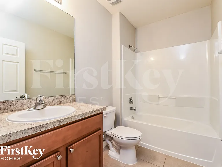 533 NW 13th Ter — Photo 8