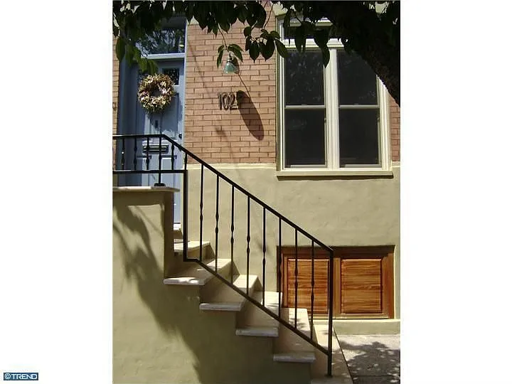 1025 Cross St photo 1
