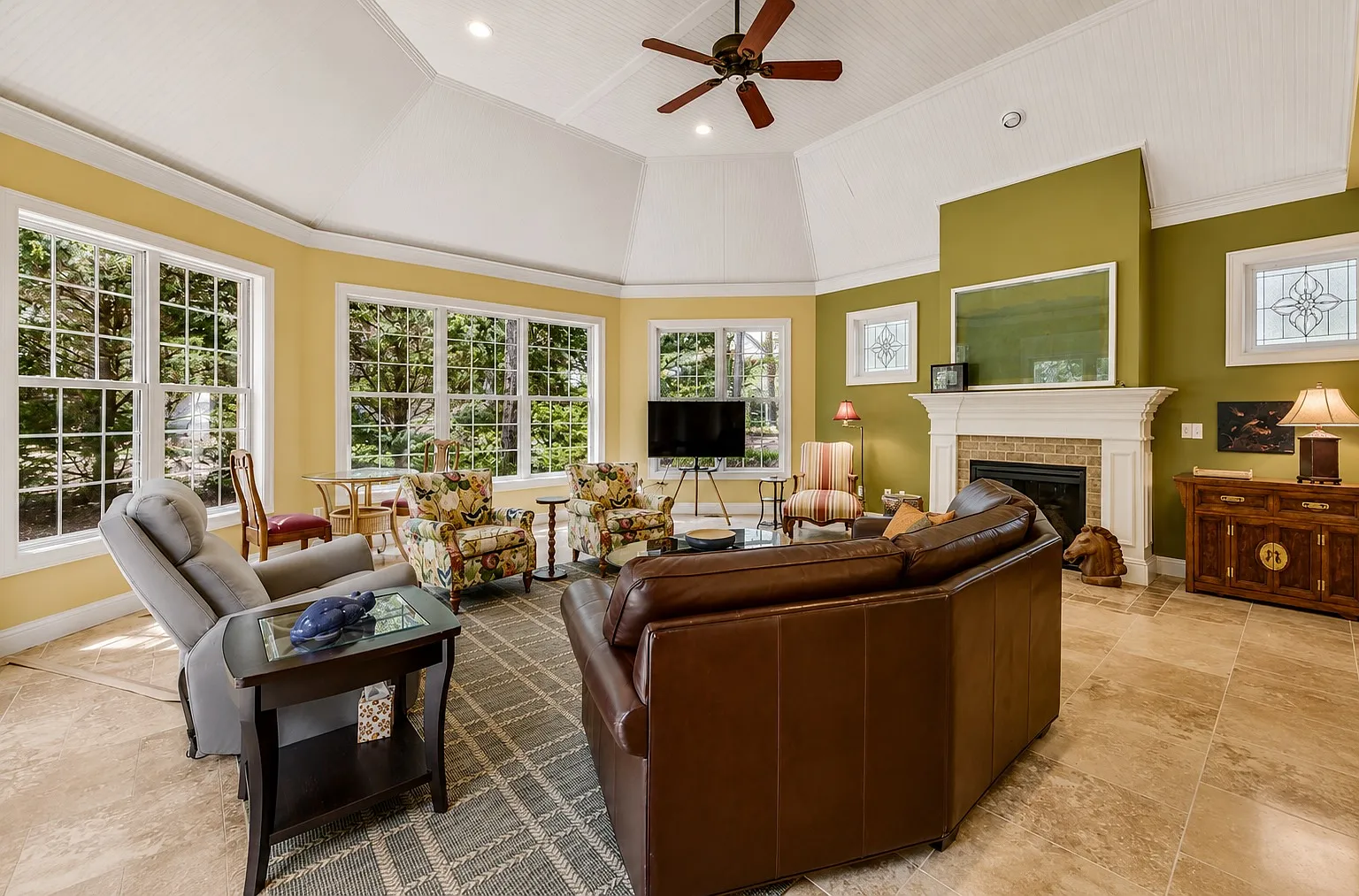 4 bed, 2702 sqft, $4,015 — Photo 1