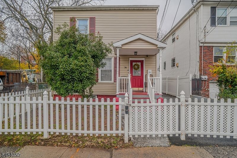 1st image of 74 Lincoln Pl