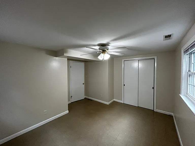 913 Rockland Ave — Photo 8