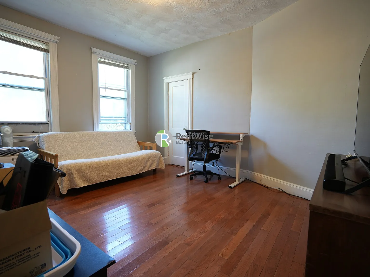 2 bed, 750 sqft, $2,100 — Photo 2