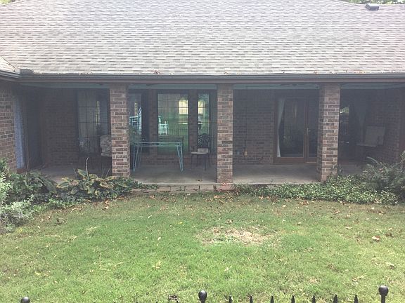 5th image of 1005 N Sycamore Dr