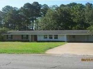 1469 E 4th St, Forest, MS 39074