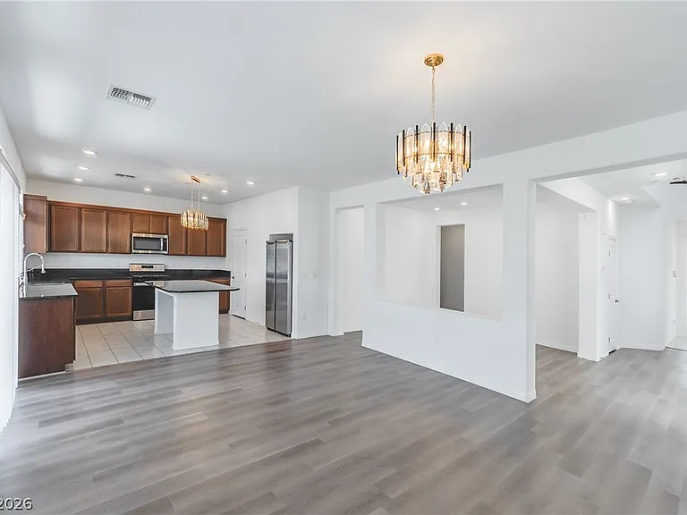 638 Great River Ave — Photo 5