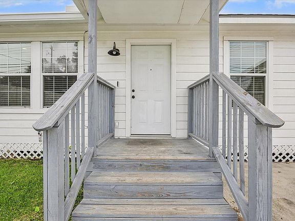 5th image of 2610 Cochran St #B