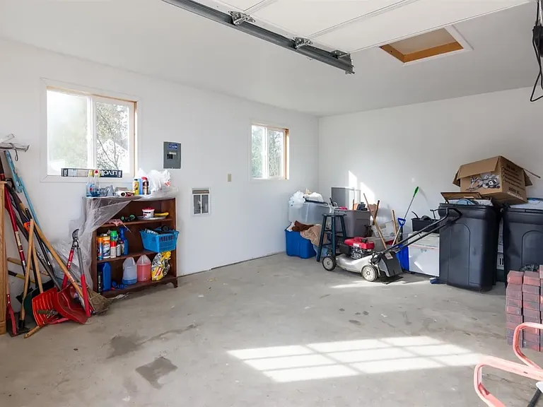 7 Trowbridge Ct — Photo 3