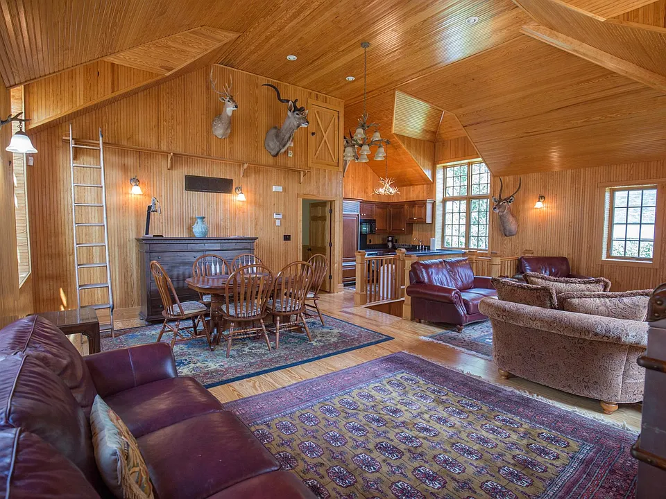 207 Lincoln St #CARRIAGE HOUSE