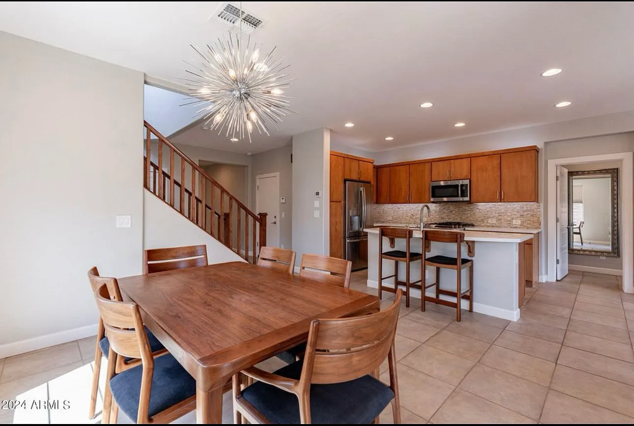 3 bed, 2186 sqft, $3,700 — Photo 4