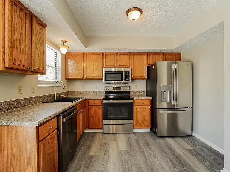 2719 Raphael Dr — Photo 9