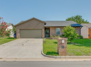 12313 Rockgate Dr, Yukon, OK 73099