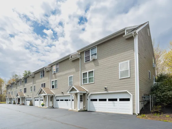 203 Coastal Woods Circle #203, Kittery, ME 03904