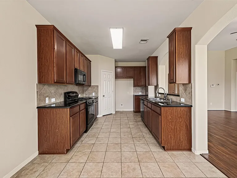 9118 Cavalier Ln — Photo 14