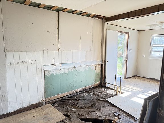 2nd image of 319 Coleman St
